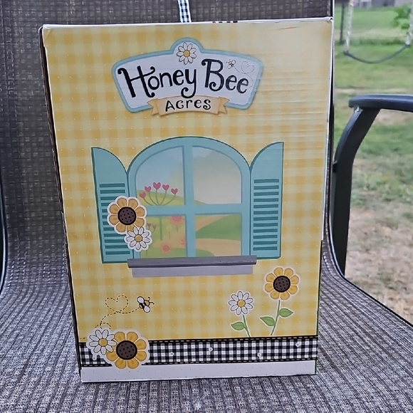 Honey Bee Acres Sunshine Meadows School Playset - Picture 2 of 4